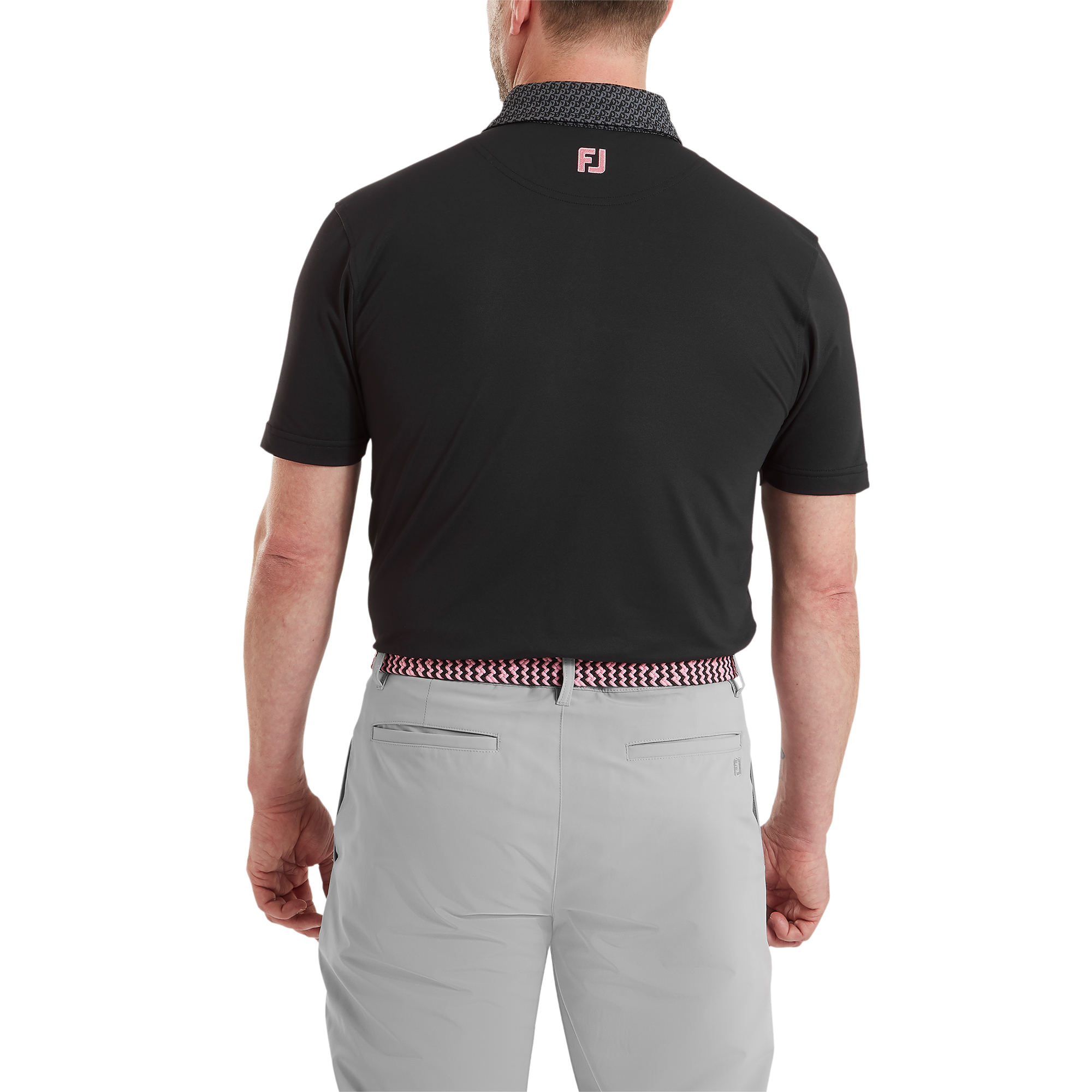 Polo piqu&eacute; aux d&eacute;tails g&eacute;om&eacute;triques