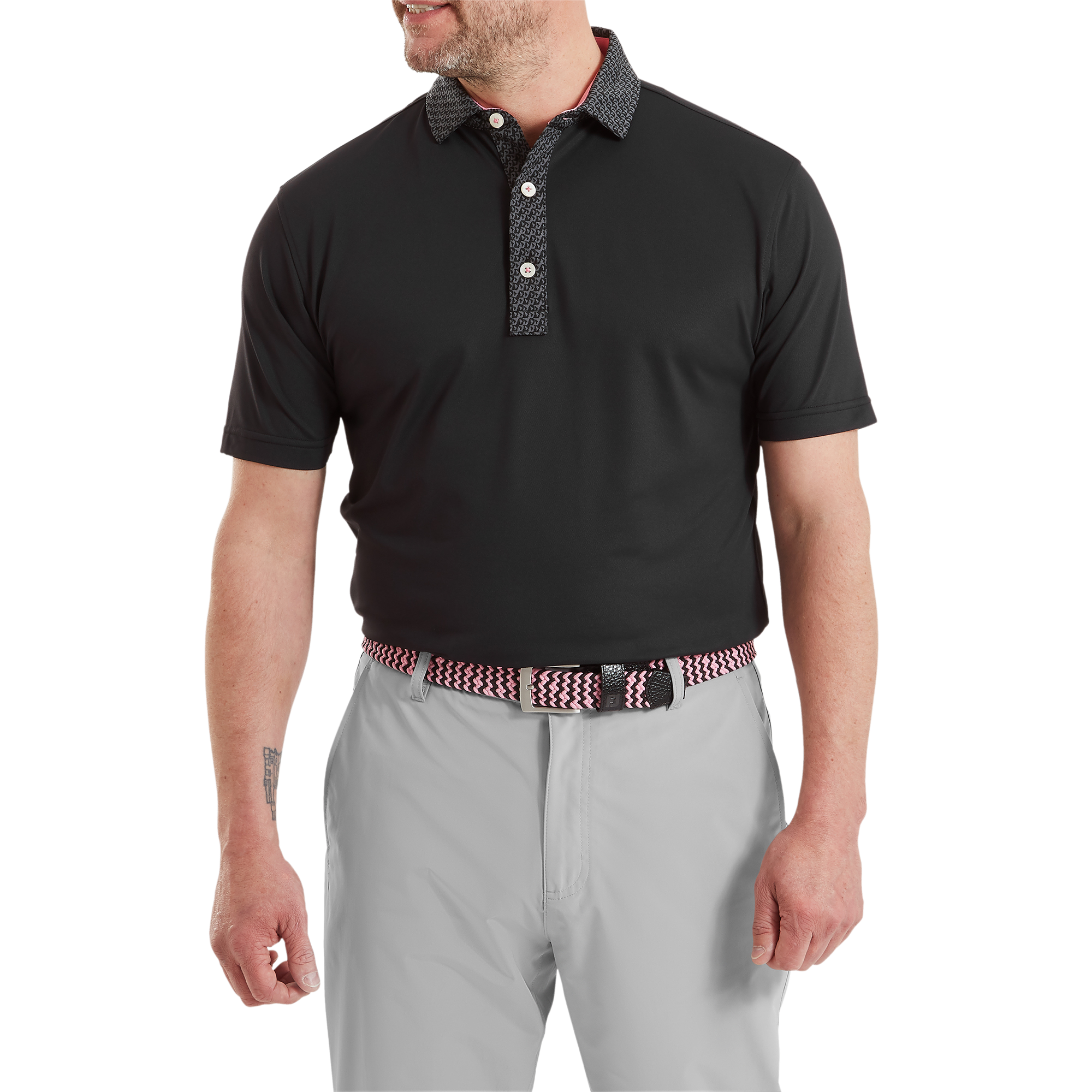 Polo piqu&eacute; aux d&eacute;tails g&eacute;om&eacute;triques